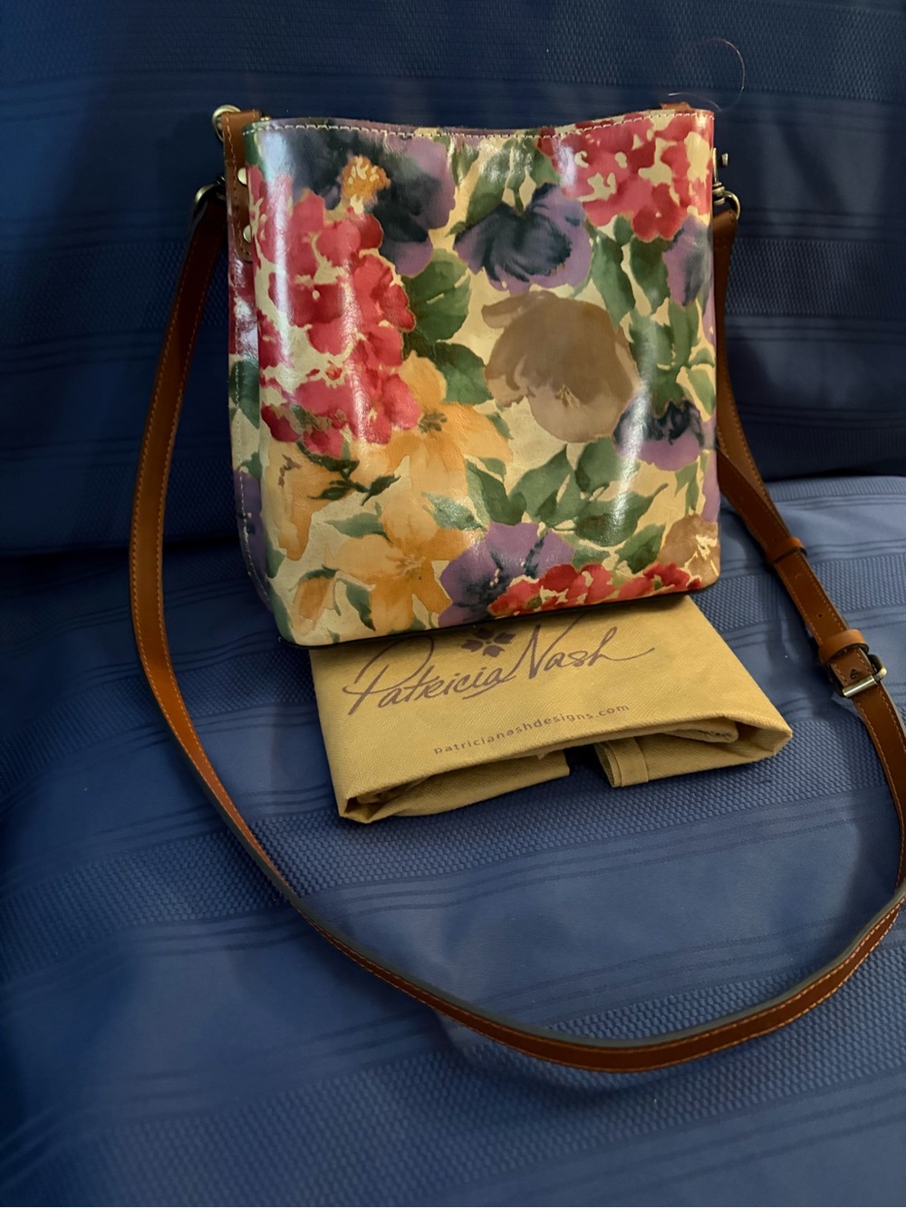 NWOT Patricia Nash French Hydrangea Leather Crossbody Bucket Bag